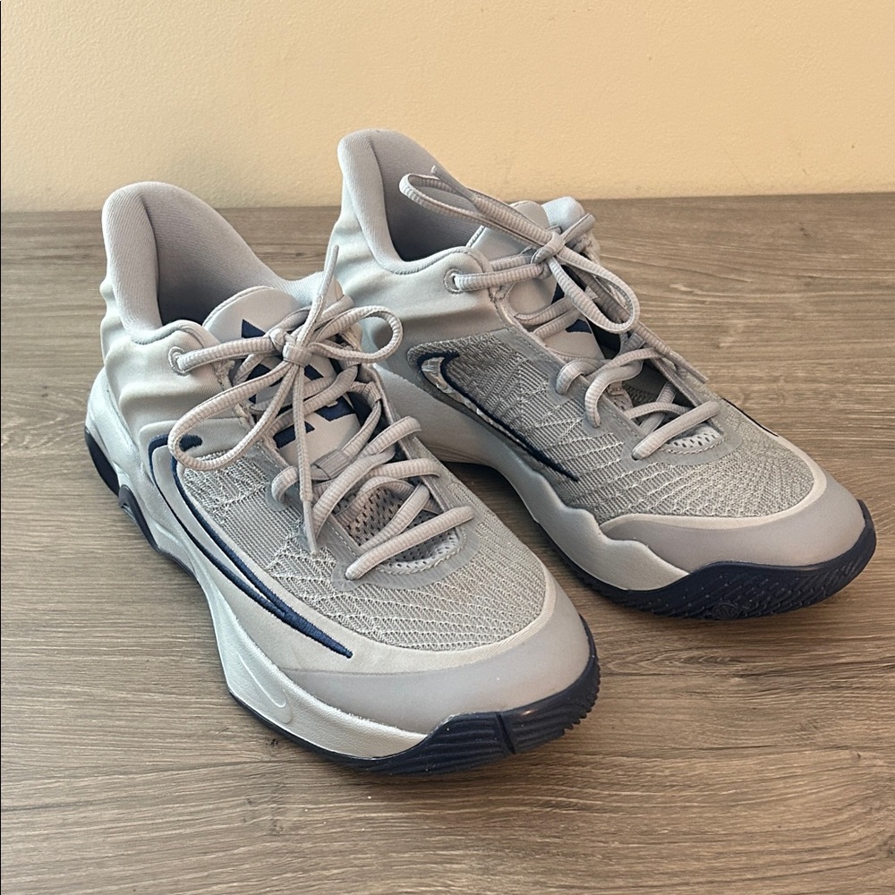 Nike Giannis Immortality Wolf Grey Sneakers Size 8.5